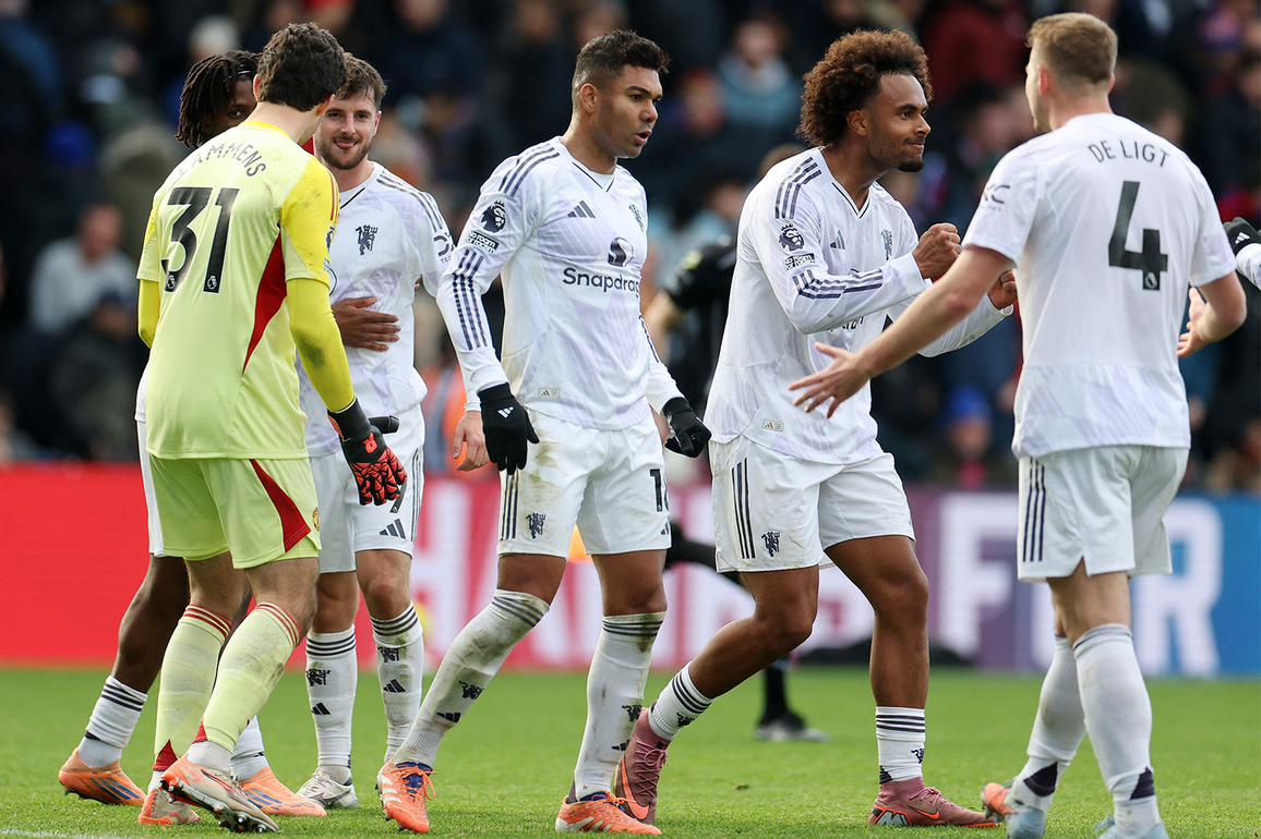 Manchester United come from behind to beat Crystal Palace 2-1