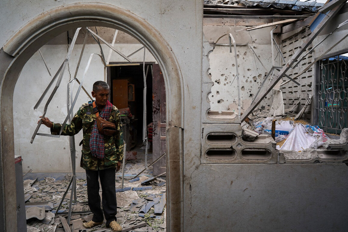 Thai F16s bomb Cambodian villages, Cambodia fires rockets on Thai hospital as clashes intensify