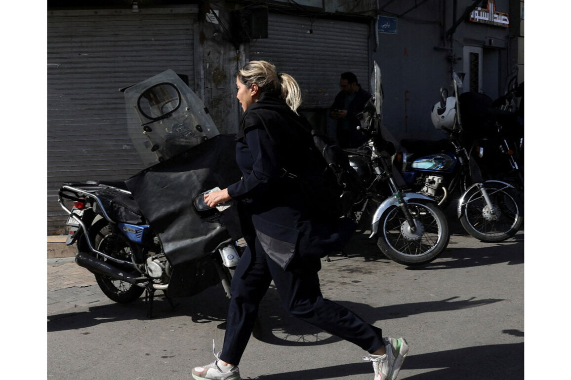 "Immunity or certain death": US President Trump warns Iranian forces to lay down their arms and surrender