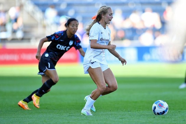 Courage re-sign F Brittany Ratcliffe, acquire D Emily Fox