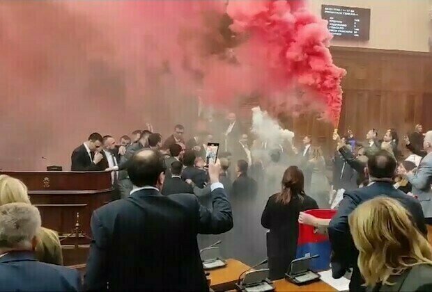 Serbian opposition throwing smoke grenades in parliament