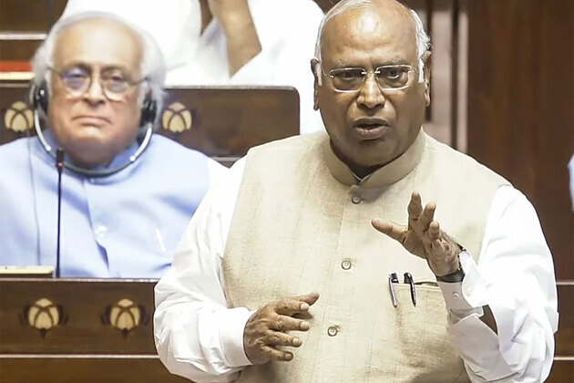 "PM Modi's speech full of mudslinging, and outright lies": Mallikarjun Kharge