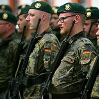 Germany could reintroduce military draft  defense minister