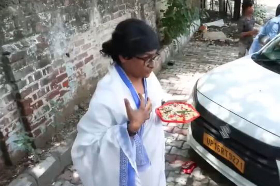 Mimicry artist Ratan Ranjan performs a satirical skit dressed as CM Mamata Banerjee