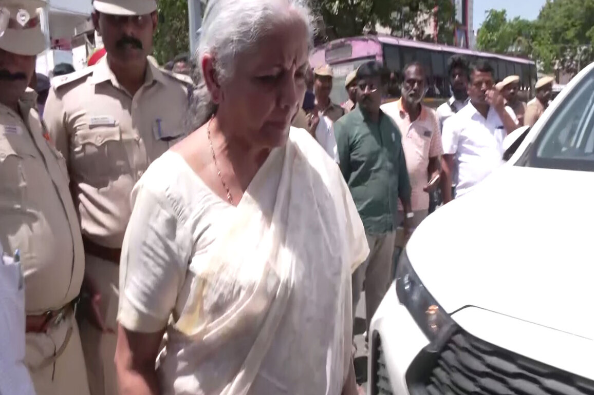 Tamil Nadu stampede: Union Ministers Nirmala Sitharaman, L Murgan visit injured at Karur hospital