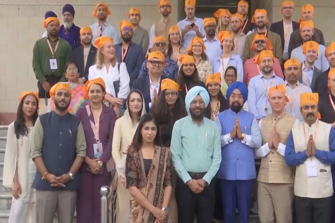 Delegates of Indo-German Young leaders Forum visit Gurudwara Rakabganj Sahib