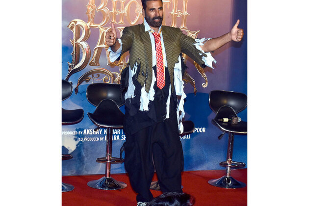 "Hanste rahiye, hansaate rahiye": Akshay Kumar revisits iconic comic roles on World Laughter Day