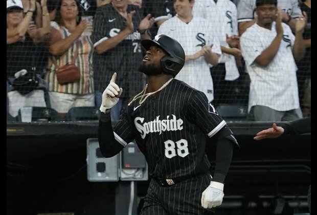 Andrew Vaughn leads White Sox past Blue Jays