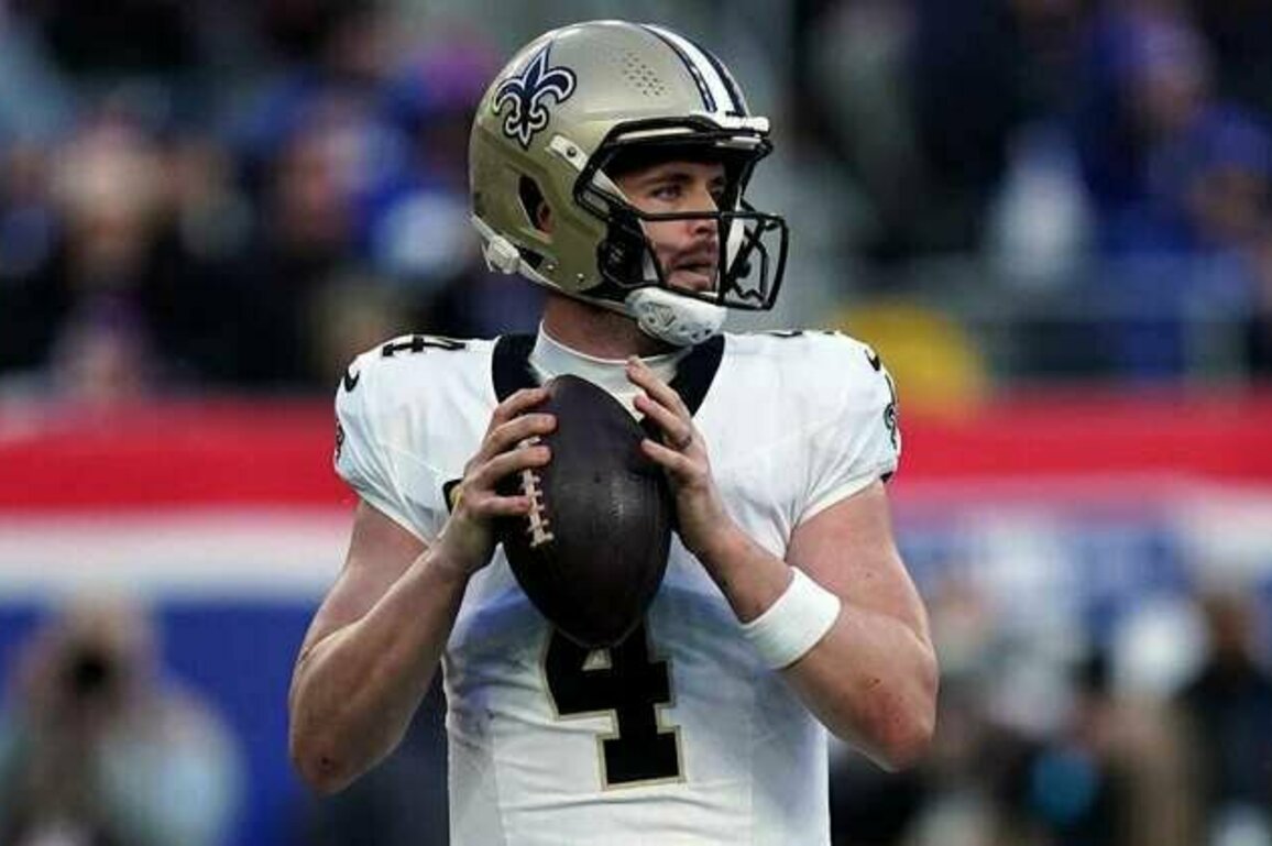 What Saints QB Derek Carr's reported injury could mean for Falcons