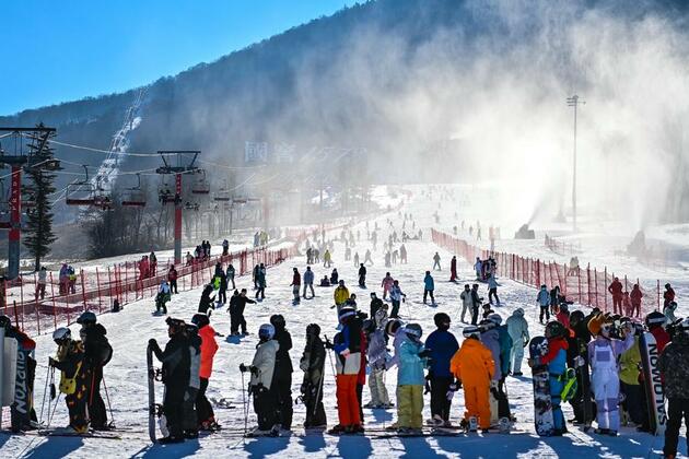Northeastern China snow sports appeal attracts international ski enthusiasts