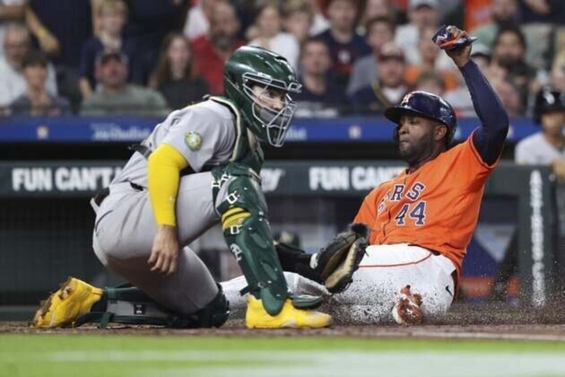 Isaac Paredes continues hot streak as Astros dispatch Athletics