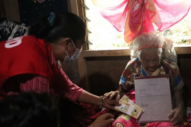 3 more Kalinga centenarians receive P100K cash incentive