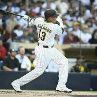 Padres star Manny Machado collects 2,000th career hit