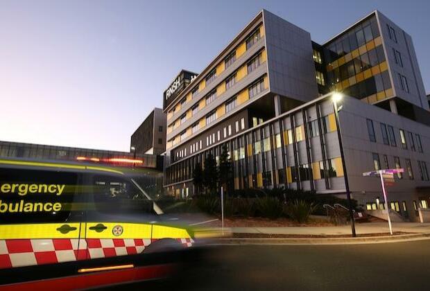 Man arrested after colliding with 2 cyclists on Northern Beaches