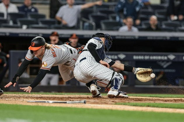 Orioles surge past Yankees behind eight-run inning
