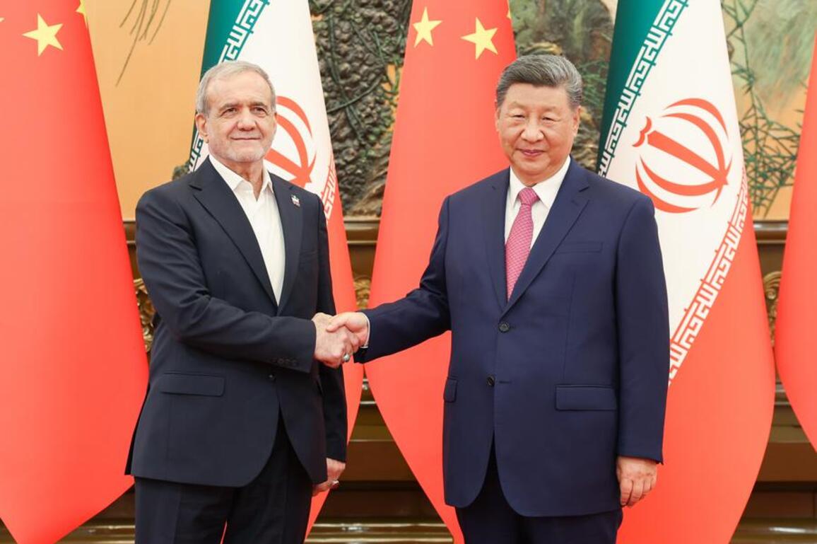 Xi's Album | Xi meets Iranian president