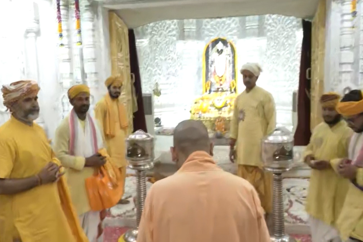 UP CM Yogi Adityanath offers prayers at Ram temple in Ayodhya on occasion of Diwali