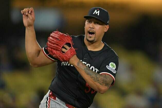 Reports: Phillies pay two Top 100 prospects for Twins' Jhoan Duran