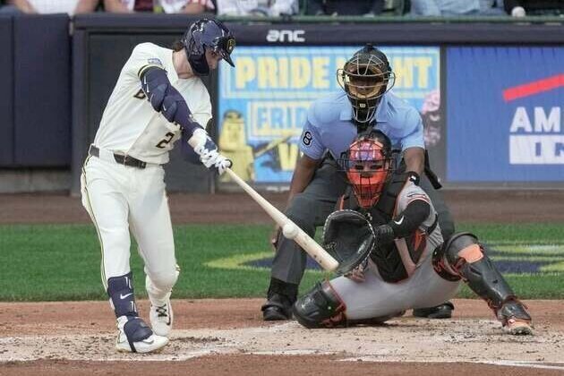 Brewers rack up 16 runs, 18 hits in demolition of Giants