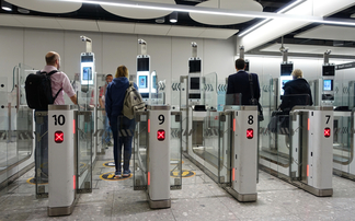 IT glitch takes passports gates offline across the UK