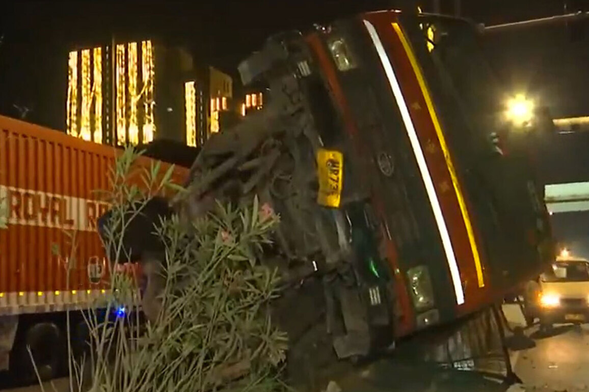 One killed after speeding truck overturns at Okhla underpass in Delhi