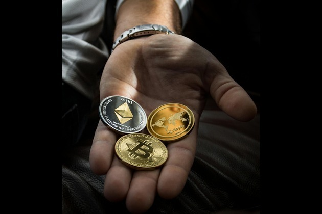 Bitcoin soars to a record on Trump policies, institutional demand