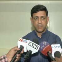Madhya Pradesh: Indore Mayor meets families of workers who died while cleaning sewage line in Choithram Mandi
