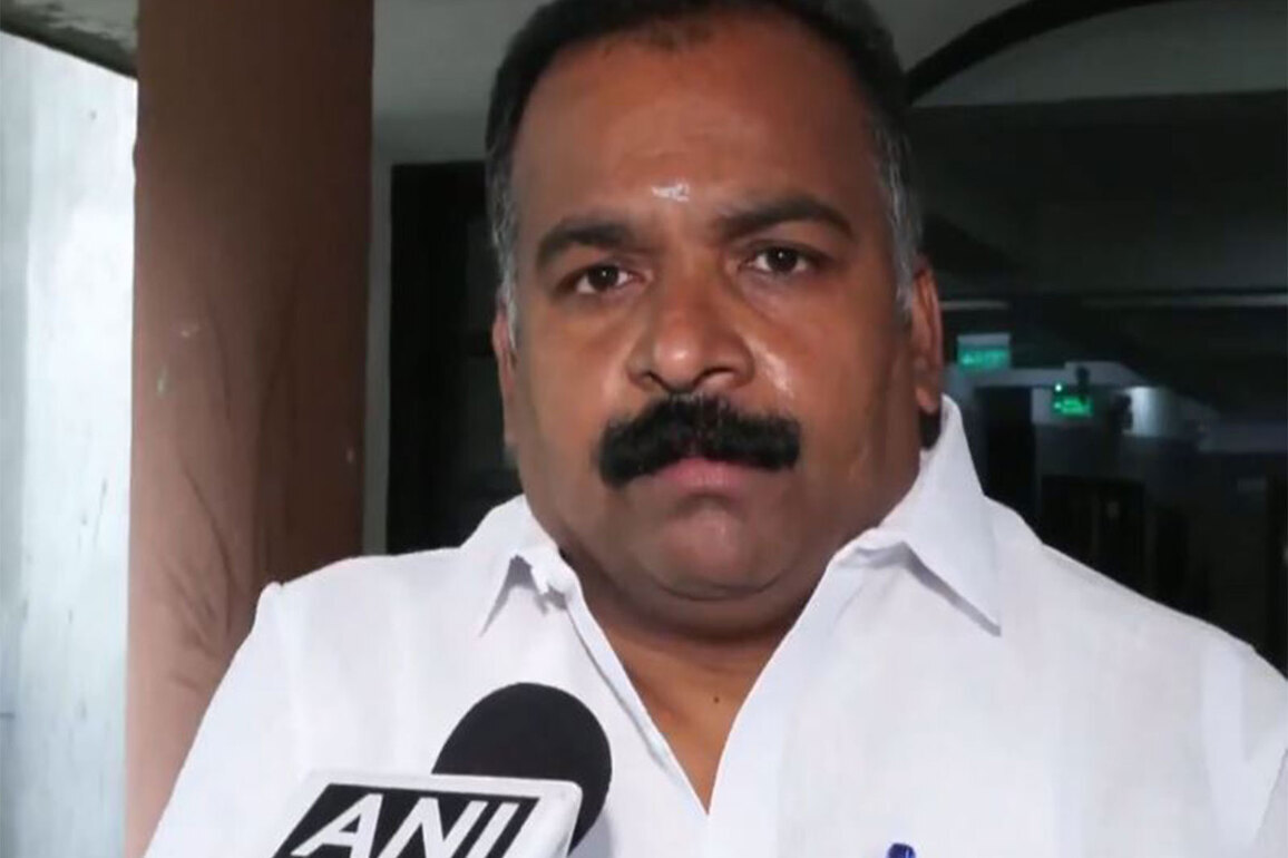 "Government has looted ordinary people": Manickam Tagore slams fuel duty cut