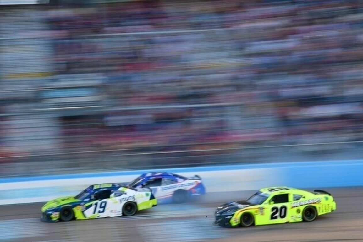 Aric Almirola edges Alex Bowman to win at Phoenix
