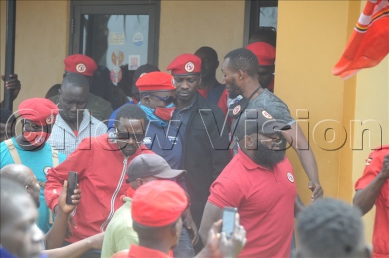  Police battles Bobi Wine supporters in Bugembe town council