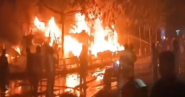 Odisha : Massive fire destroys over 40 shops at Unit - 1 Market in Bhubaneswar