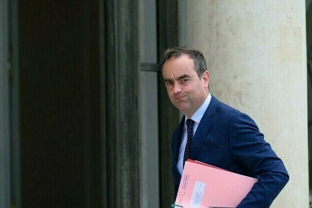 French PM resigns hours after naming new cabinet