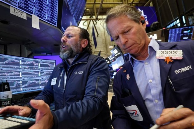 US stocks close below record highs, world indexes set for double-digit 2025 gains