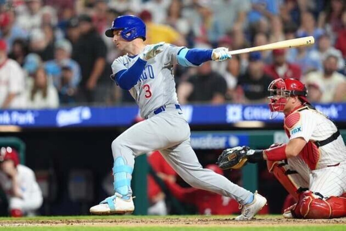 Cubs unleash 15-hit attack, even series with Phillies