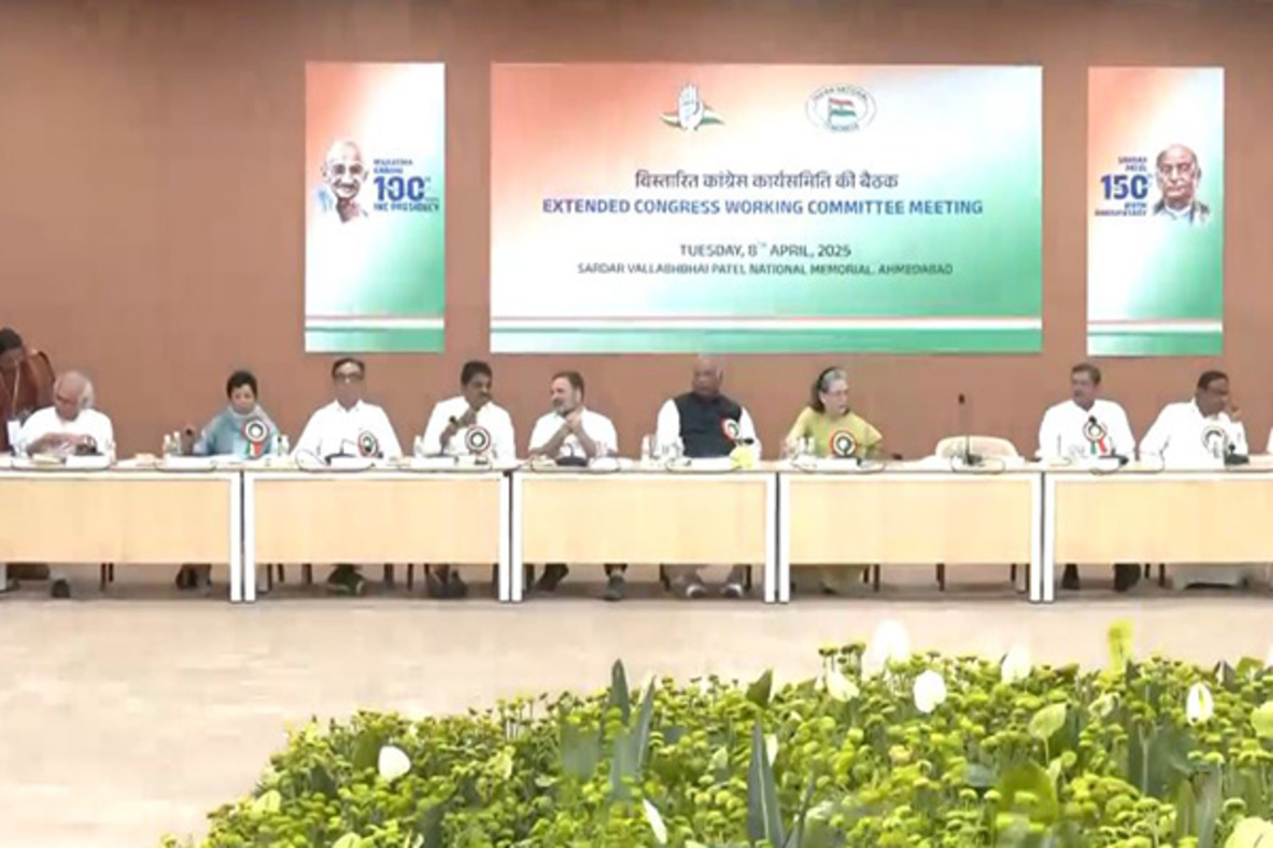 Gujarat: CWC meeting convenes in Ahmedabad, top Congress leadership in attendance