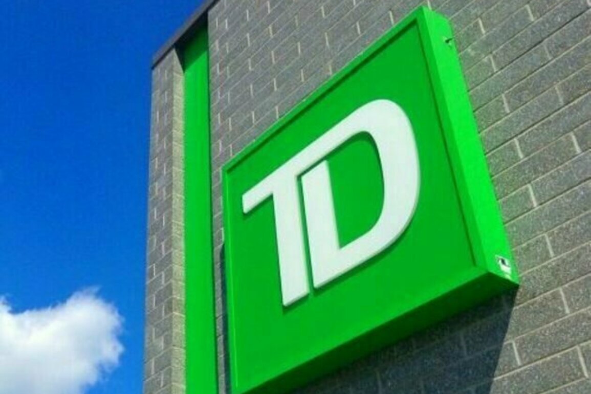 Canadian Banks' Fossil Fuel Funding Nearly Double Compared with Renewables: Report