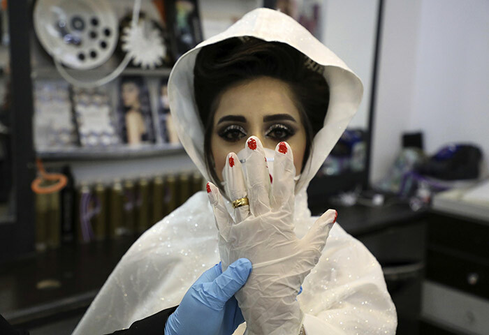  alestinian bride araa shows off her ring over a glove at a salon in the est ank village of ora near ebron on pril 4 2020 ahead of the wedding ceremony at home as authorities imposed restrictions on large gatherings in a bid to stem the spread of the 19 coronavirus hoto by    
