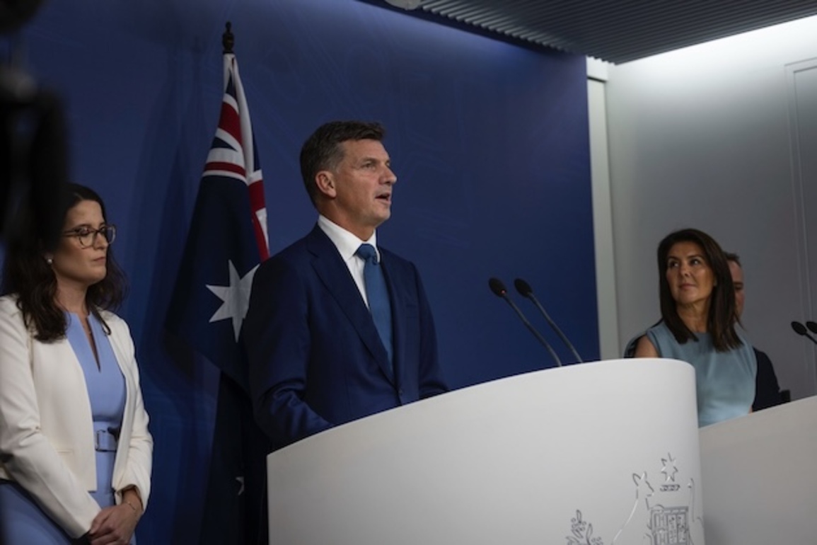 Australia's Coalition regains lead over One Nation in latest poll