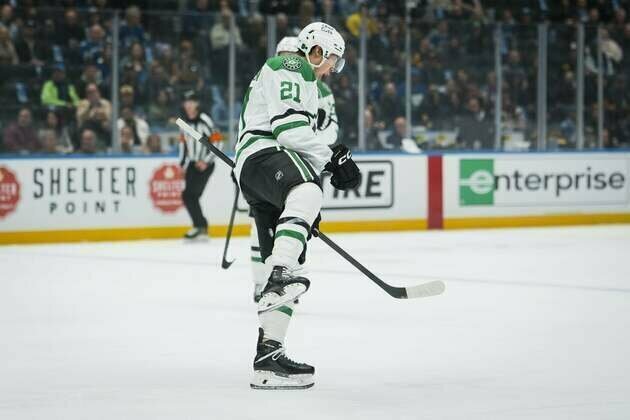 Jason Robertson extends goal streak, Stars top Canucks