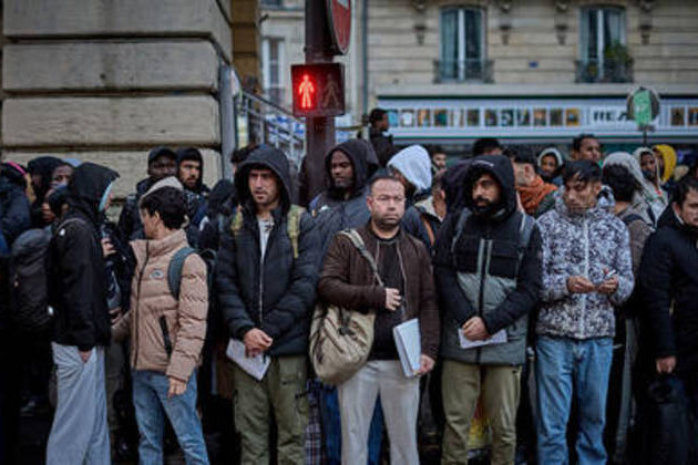 French justice minister proposes three-year immigration freeze