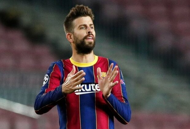 Pique named in Barcelona squad for CL clash against PSG