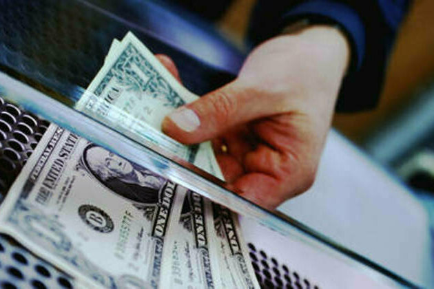 Russia extends restrictions on foreign currency