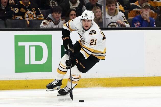 Bruins F Alex Steeves signs 2-year extension