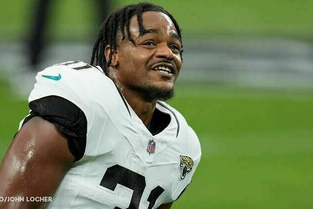 Eagles claim Keilan Robinson off waivers