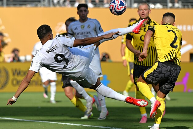(SP)U.S.-NEW JERSEY-FOOTBALL-FIFA CLUB WORLD CUP-QUARTERFINALS-REAL MADRID VS BORUSSIA DORTMUND