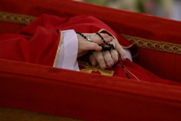 Vatican concludes Pope Francis' lying in state with sealing of coffin