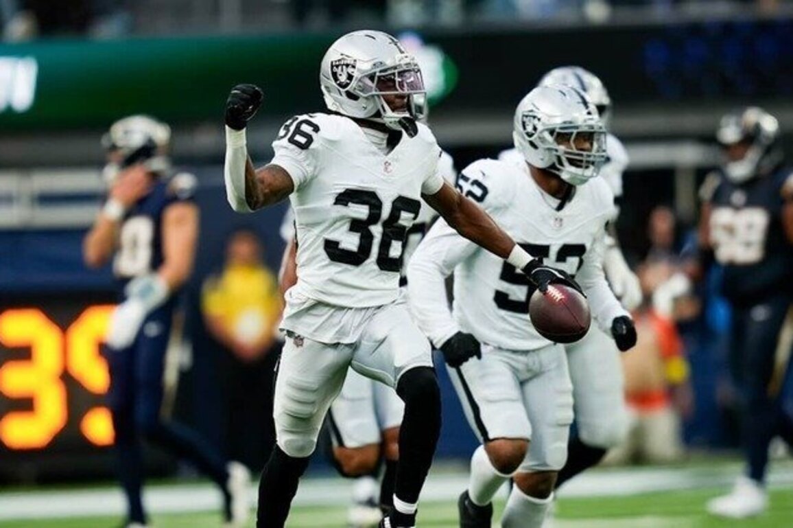 Raiders no sostienen el impulso y caen ante Cargadores
