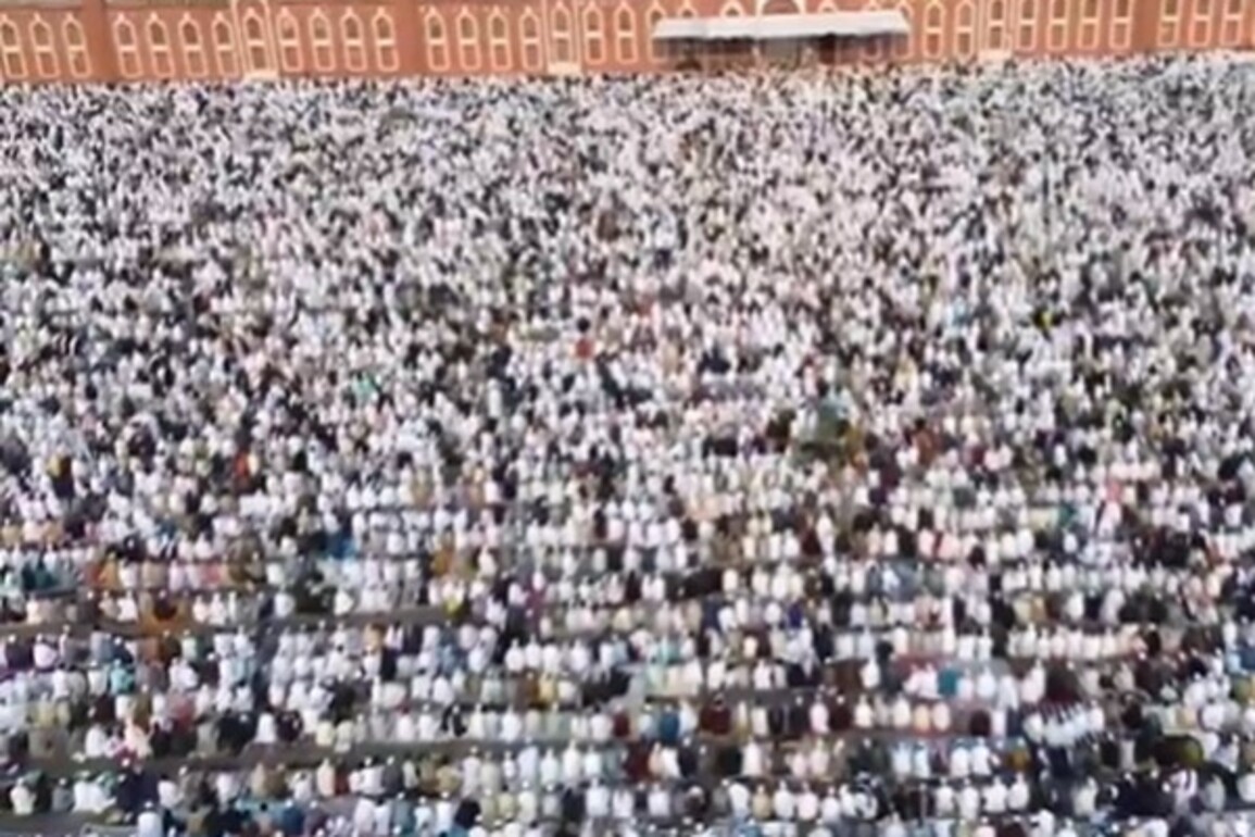 MP: People offer Namaz on Eid across state