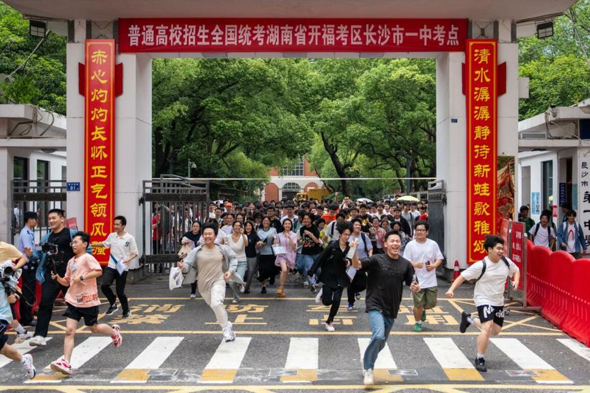 Post-gaokao spending marks rite of passage for Chinese teens