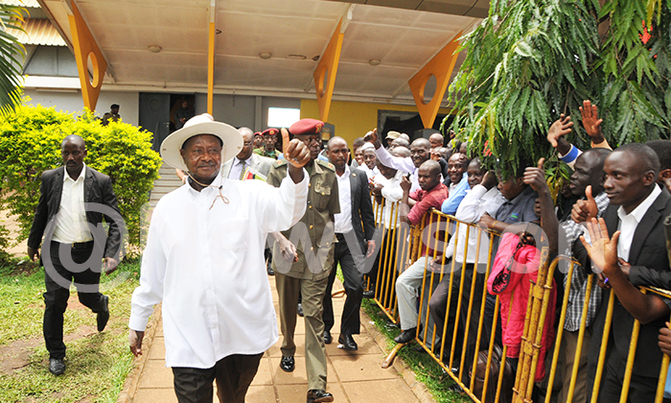 Museveni salutes Kayihura over crime preventers Museveni salutes Kayihura over crime preventers